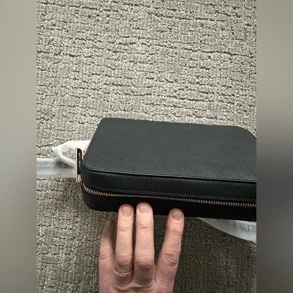 Michael Kors Jet Set Black Leather Crossbody Bag - Picture 11 of 12